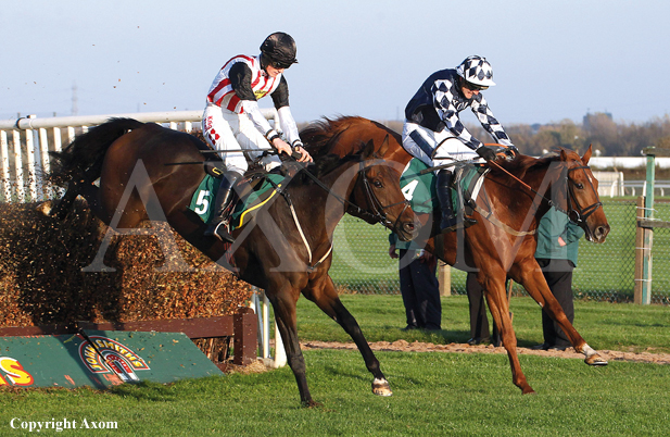 Edgardo Sol wins at Aintree - October 2011